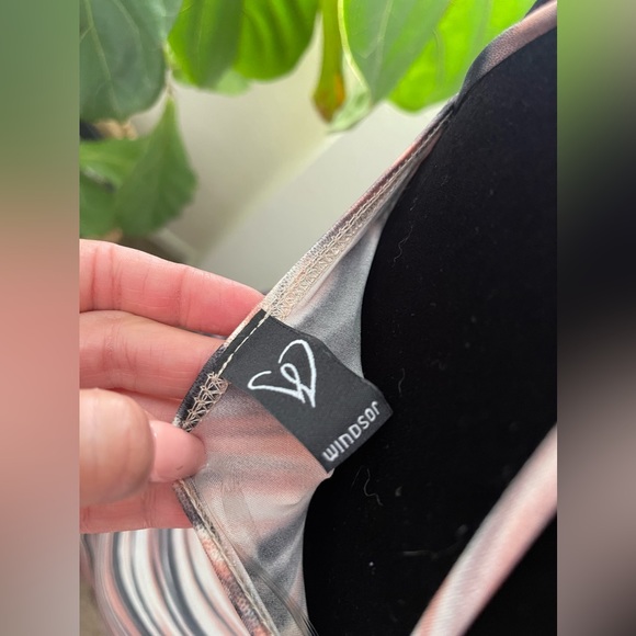 Dress - Picture 9 of 9